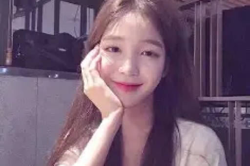 内娱开年地震！30岁网红司晓迪爆料睡遍顶流48小时反转封账号